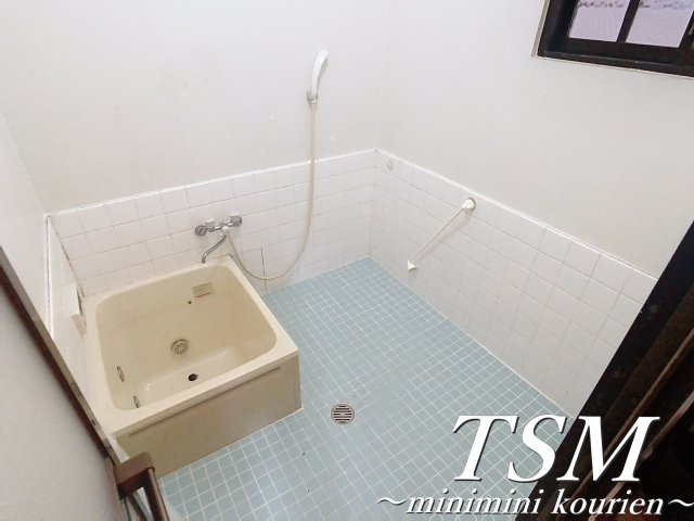 国松町平屋の浴室