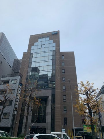 マストビルの外観