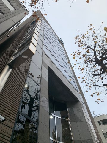 マストビルの外観