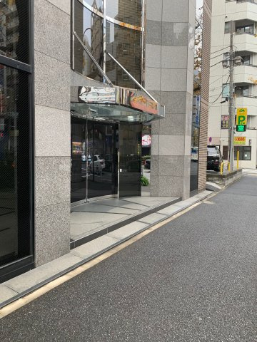 マストビルの外観