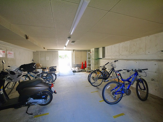 プライムライフ生駒のその他共用部分|駐輪場完備