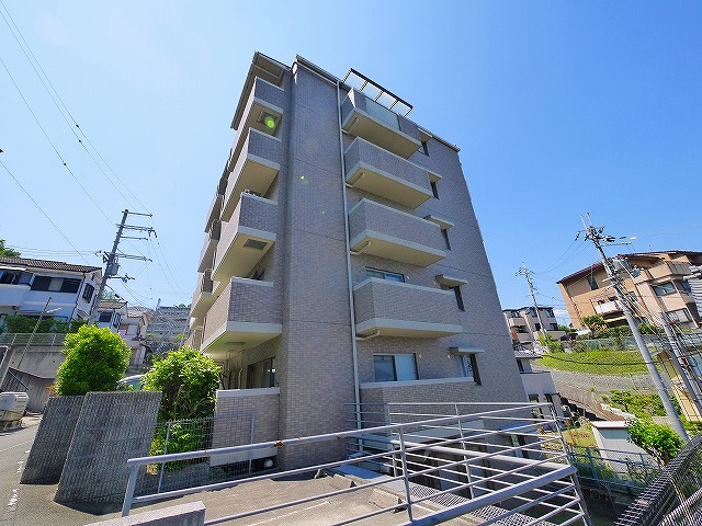 プライムライフ生駒の外観|外観もきれいです