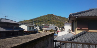 【展望】 | 青葉町　中古住宅 | 角山が望めます。4月頃は桜が咲いているのでとてもきれいに見えます。
