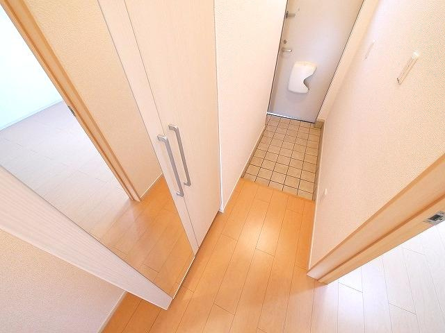 ブライトレジデンスの玄関|収納もある玄関です