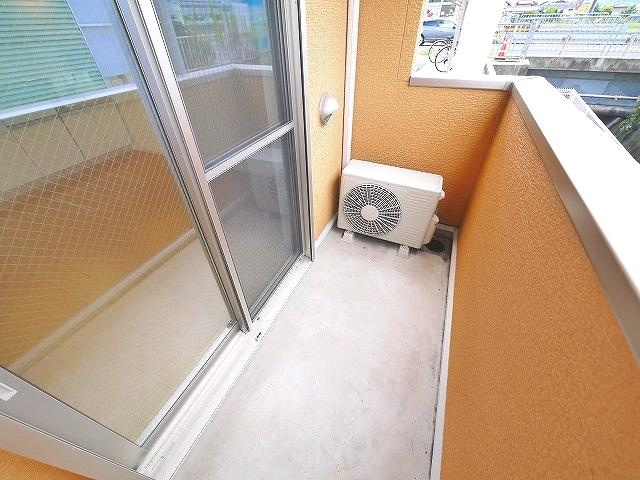 ブライトレジデンスのバルコニー|暖かな日差しのふりそそぐバルコニー