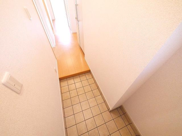 ブライトレジデンスの玄関|明るい玄関です