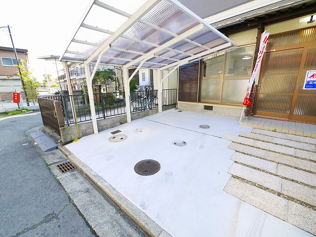 南紀寺町２丁目戸建の駐車場|広々とした駐車場です。