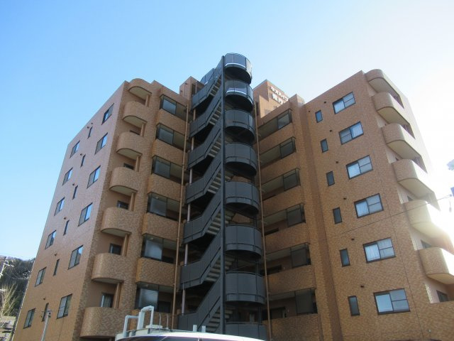 ネオハイツ県庁南の外観