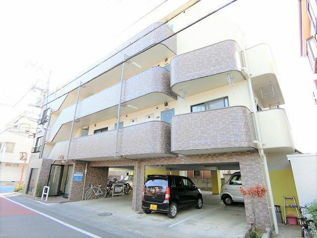 クリヨン38の駐車場