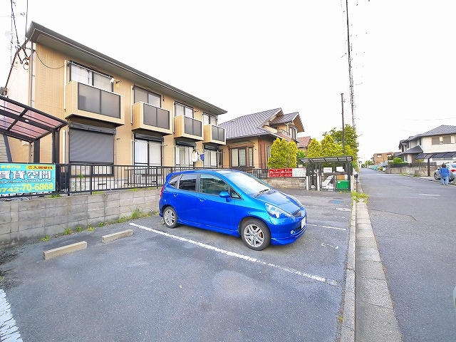 ルミエール（木津川）の駐車場