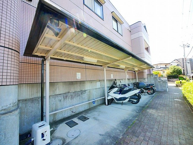 グッドヒルズ桜が丘のその他共用部分|屋ね付きの駐輪場です