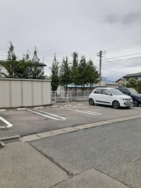 オリーブの駐車場