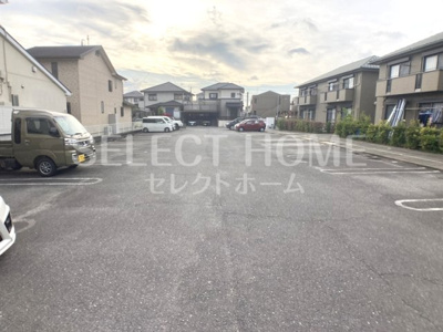【駐車場】 | グリーンヒル二光Ａ | 駐車場に車を止められます