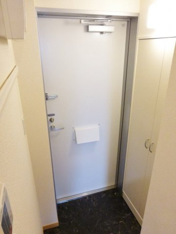 レオパレスプランドールＫの玄関