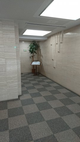横浜ＮＳビルのエントランス
