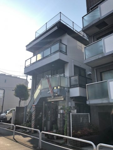 峯村ビルの外観