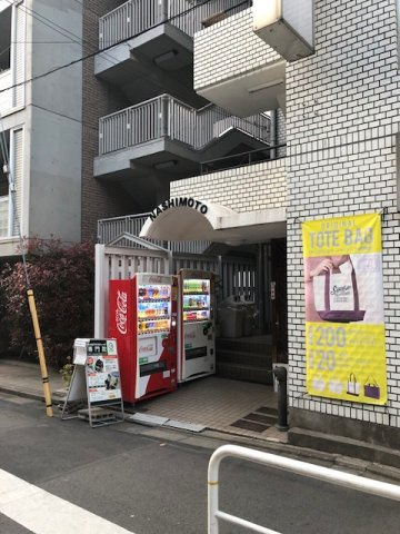 梨本ビルのエントランス