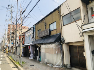 【外観】 | 飲食店が並ぶ立地