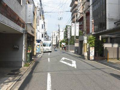 AMI四条烏丸（アミ四条烏丸）の周辺|前面道路