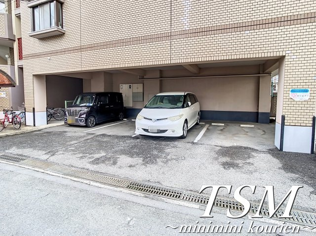 プランドール・メゾンの駐車場