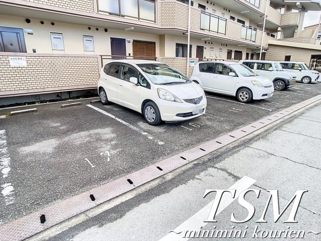 プランドール・メゾンの駐車場