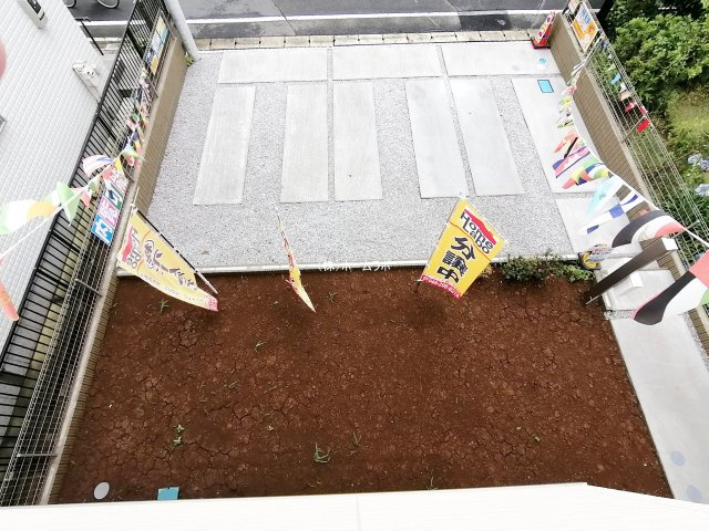 【新築】坂戸市芦山町新築分譲住宅 全１棟の展望|２Fから見た庭と駐車スペース
大変広々ゆったりしております