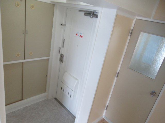 ビレッジハウス沼木1号棟の玄関