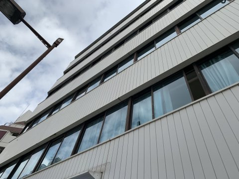 丸幸ビルの外観