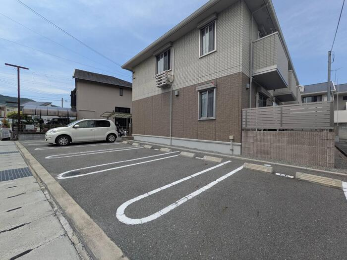 アローインの駐車場