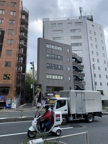 広栄ビルの外観