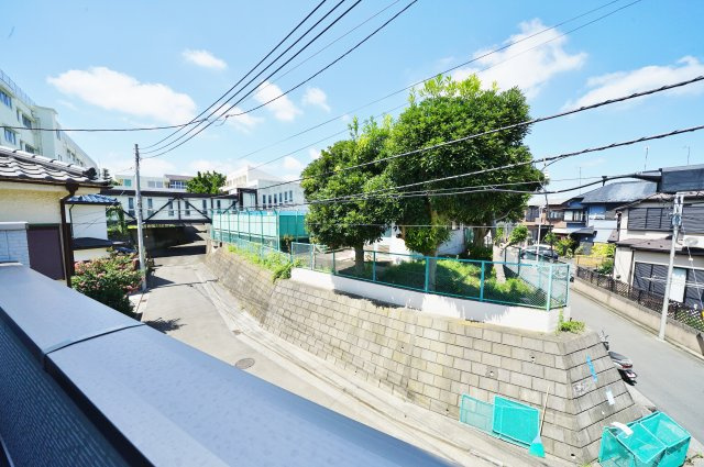 開放感な勾配天井１６．３帖の４ＬＤＫ！カースペース２台♪保土ヶ谷区常盤台　新築戸建ての展望