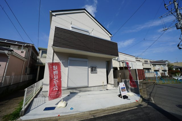 ＬＤＫ１７．２帖、全居室６帖以上の３ＬＤＫ！閑静な住宅街につき住環境良好♪保土ヶ谷区常盤台　新築戸建ての外観
