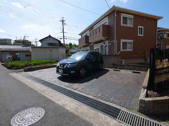 ベルカーサAの駐車場|駐車場があるので、車を買う予定の方も安心です
