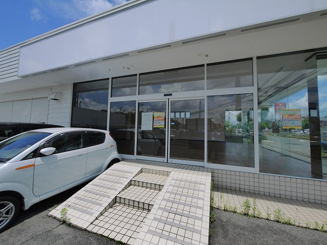 小明町　あど店舗のエントランス