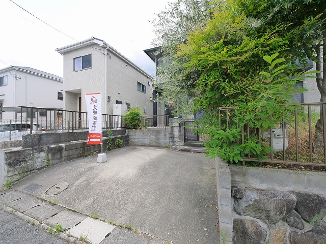 千代ヶ丘一戸建ての駐車場
