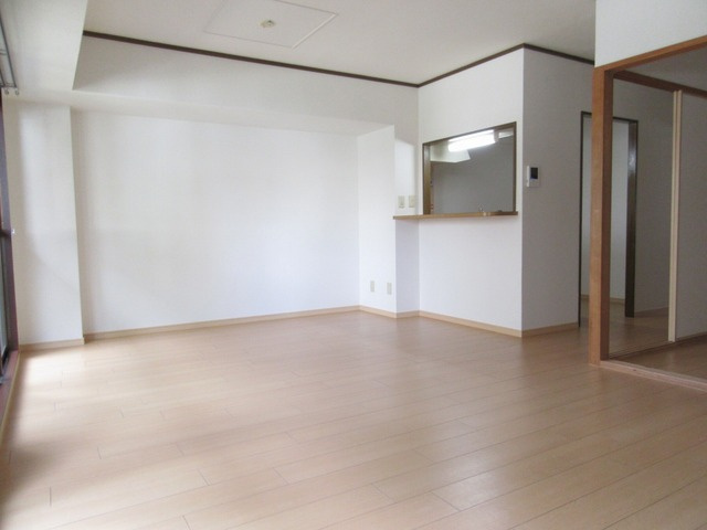 リブェール宝塚の居間・リビング