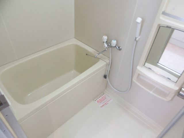 リブェール宝塚の浴室