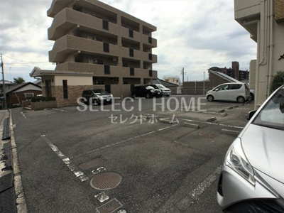 【駐車場】 | メゾン魚町 | 駐車場完備です