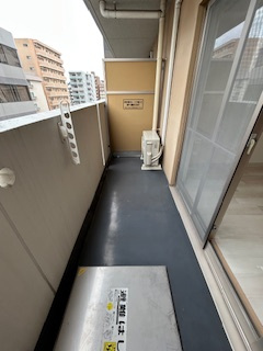 SERENiTE江坂四番館のバルコニー|外からの目が気にならないバルコニーで洗濯物が干せます