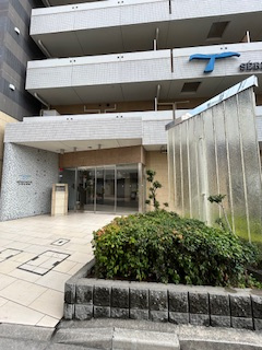 SERENiTE江坂四番館のエントランス|毎日通るエントランスはこのようになっています