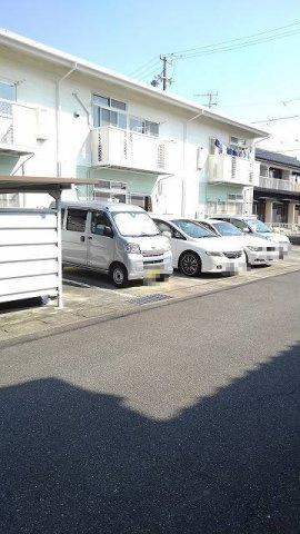 ニューいずみＡの駐車場