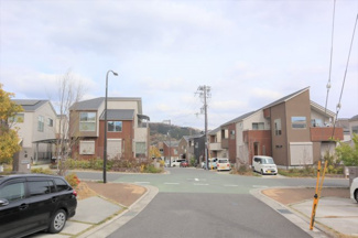 【前面道路含む現地写真】