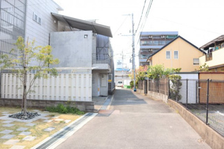 【前面道路含む現地写真】