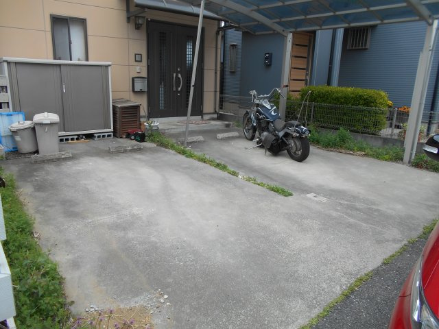 川越市下広谷　中古戸建の駐車場|カースペース２台駐車可能です