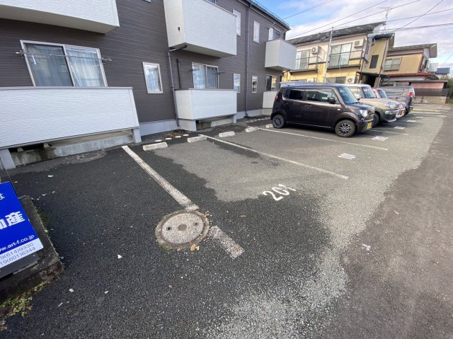 ベルメゾン・ラクＤの駐車場