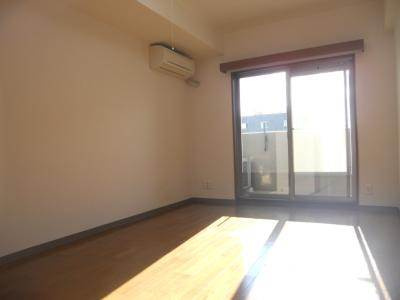 ベラジオ烏丸三条の居間・リビング|洋室