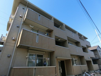 【外観】 | 南武線「久地」駅まで徒歩8分！便利な立地の3階建てアパートです♪通勤通学はもちろん、お買い物やお出かけにもGood☆