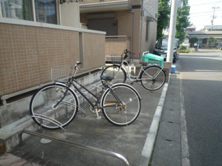 【その他共用部分】 | 敷地内に駐輪場があります♪荷物が重いときに自転車があれば助かりますね！