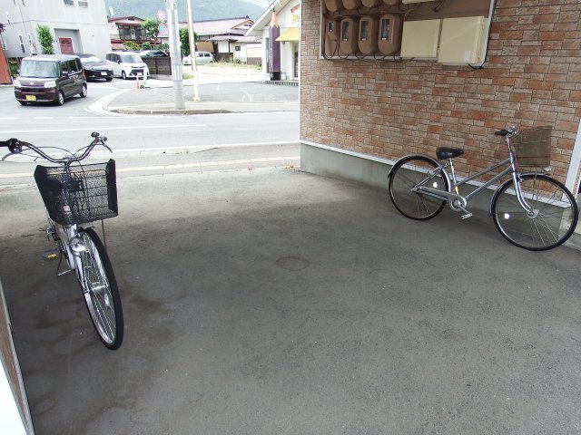 ラヴィアンローズの駐車場