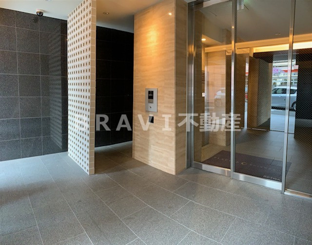 プラシード新町　BRAVI不動産のエントランス|【プラシード新町】清潔なエントランスです